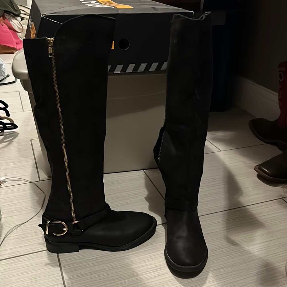 Mossimo knee high black boot 6.5